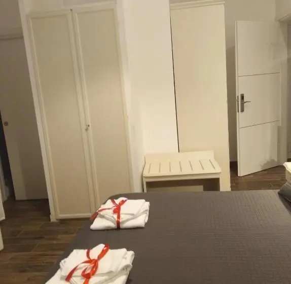 エコノミートリプルルーム, Domus Al Corso Con Servizio B&b