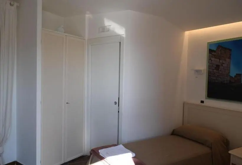 スーペリアトリプルルーム, Domus Al Corso Con Servizio B&b