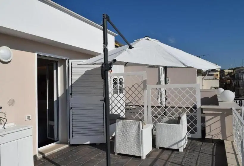 スーペリアトリプルルーム, Domus Al Corso Con Servizio B&b