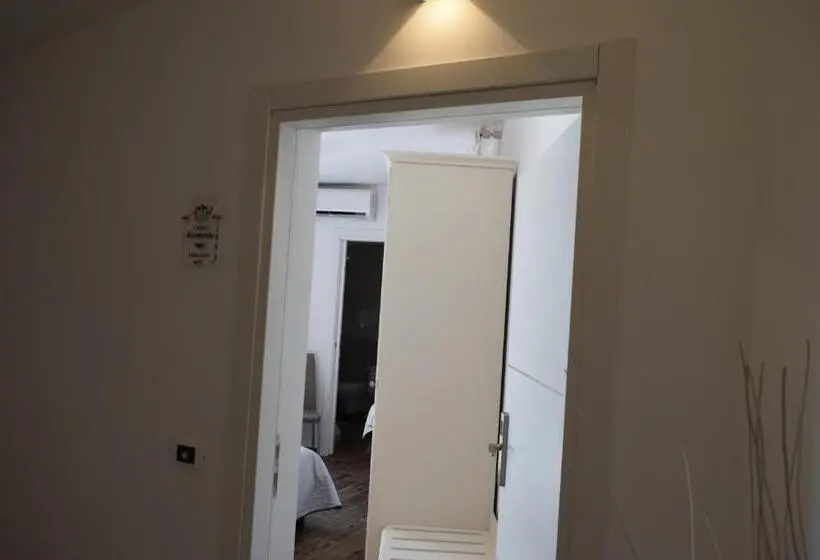 スーペリアトリプルルーム, Domus Al Corso Con Servizio B&b
