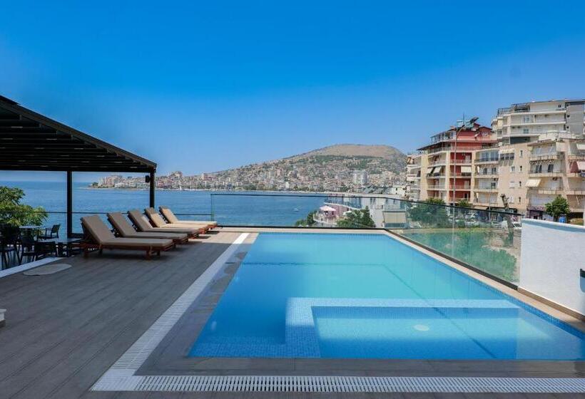 غرفة قياسية مطلّة علي البحر, Edola