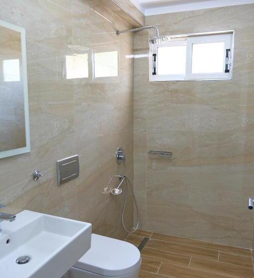 غرفة ديلوكس ثلاثية, Edola