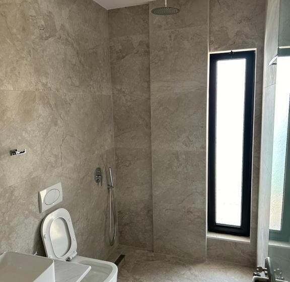 غرفة ديلوكس ثلاثية, Edola