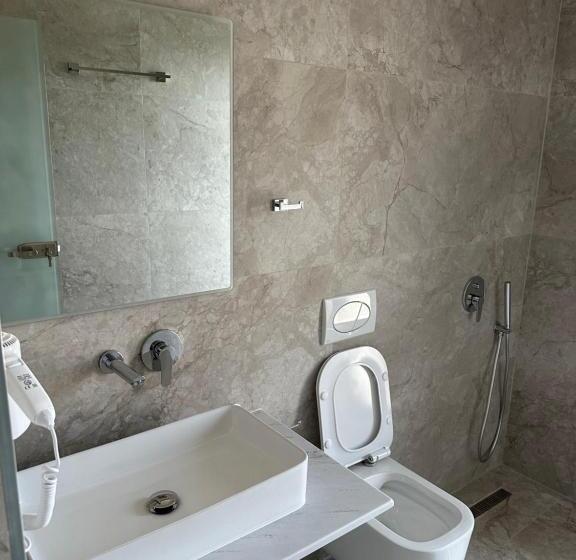 غرفة ديلوكس ثلاثية, Edola