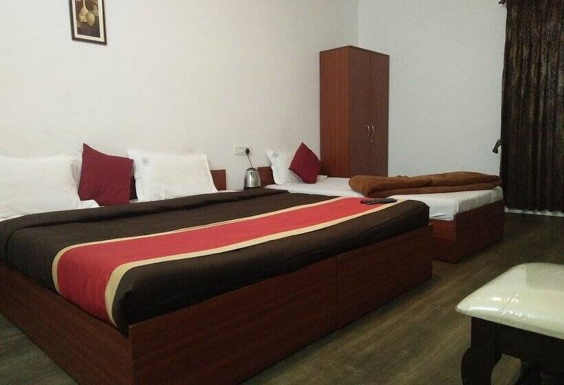 Executive Triple, Rosepark Residency