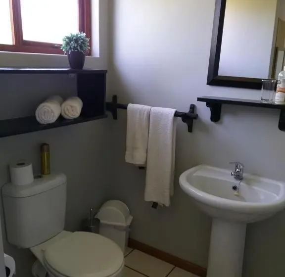 اتاق استاندارد یک نفره, African Sun Guest House