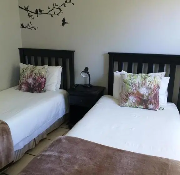 اتاق استاندارد یک نفره, African Sun Guest House