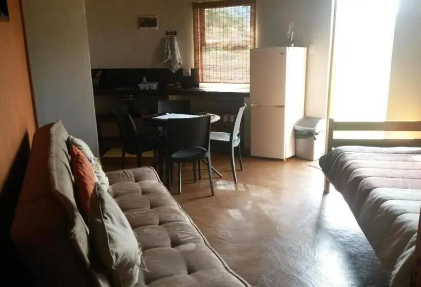 کلبه ییلاقی, African Sun Guest House