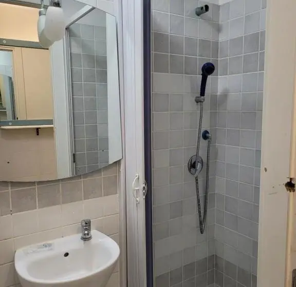 Camera Tripla Standard Bagno Condiviso, Relax On 247
