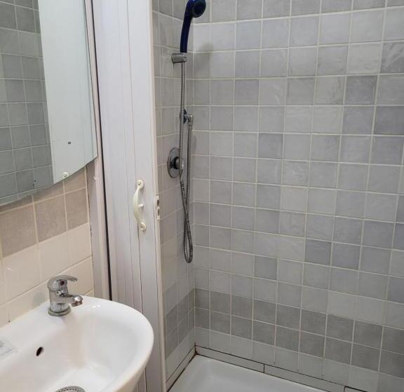 Camera Tripla Standard Bagno Condiviso, Relax On 247