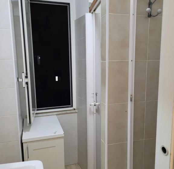 Camera Standard Bagno Condiviso, Relax On 247