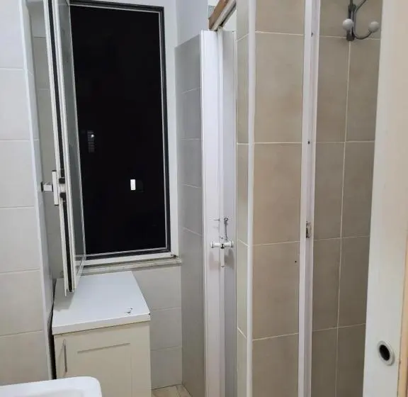 Camera Standard Bagno Condiviso, Relax On 247
