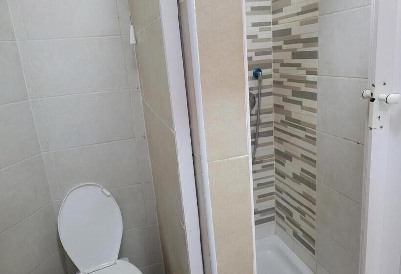 Camera Standard Bagno Condiviso, Relax On 247