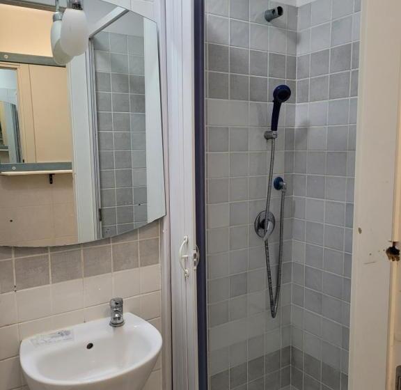 Camera Quadrupla Standard Bagno Condiviso, Relax On 247