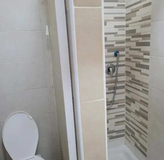 Camera Quadrupla Standard Bagno Condiviso, Relax On 247