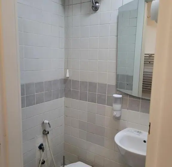 Camera Quadrupla Standard Bagno Condiviso, Relax On 247