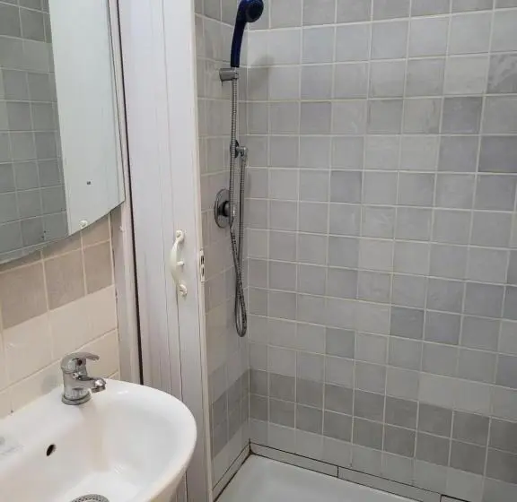 Camera Quadrupla Standard Bagno Condiviso, Relax On 247