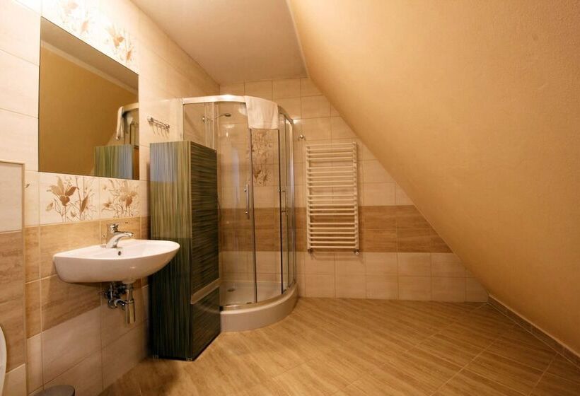 اتاق استاندارد سه نفره, Willa Stożek