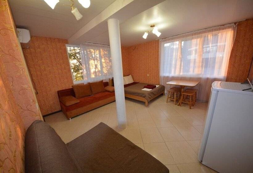 חדר סטנדרט לארבעה נוף לים, Guest House Irina