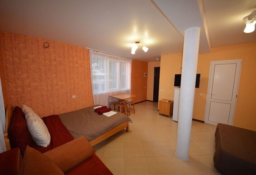 חדר סטנדרט לארבעה נוף לים, Guest House Irina