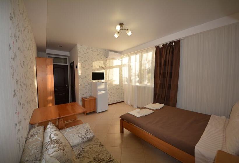 חדר סטנדרט לארבעה נוף לים, Guest House Irina