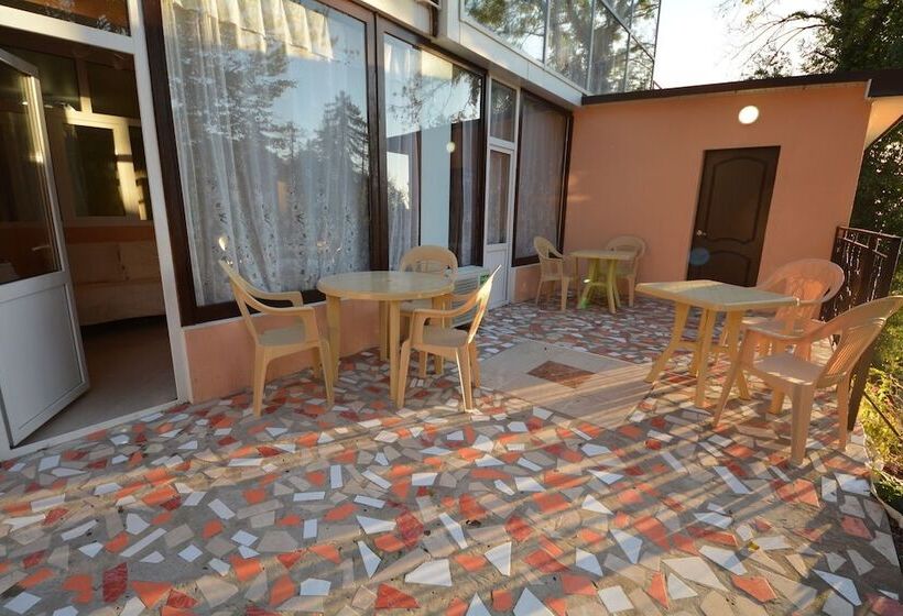 סוויטה עם טרסה, Guest House Irina