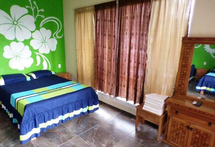 اتاق استاندارد سه تخته با بالکن, Posada Familiar Tonantzin