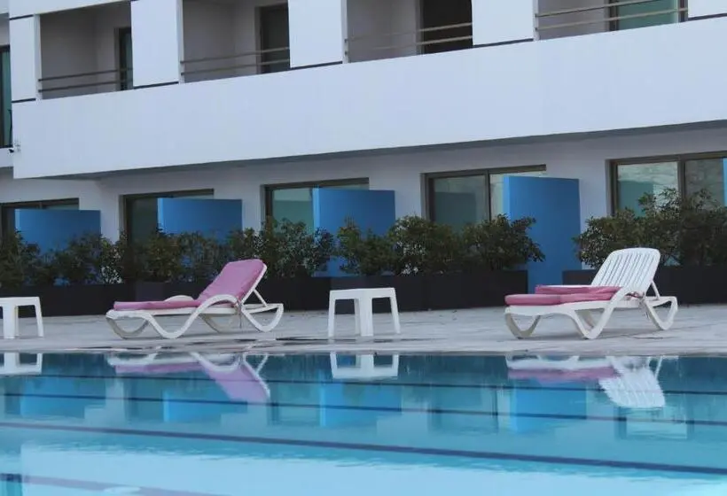 اتاق لوکس, Le Six Hotel And Resort