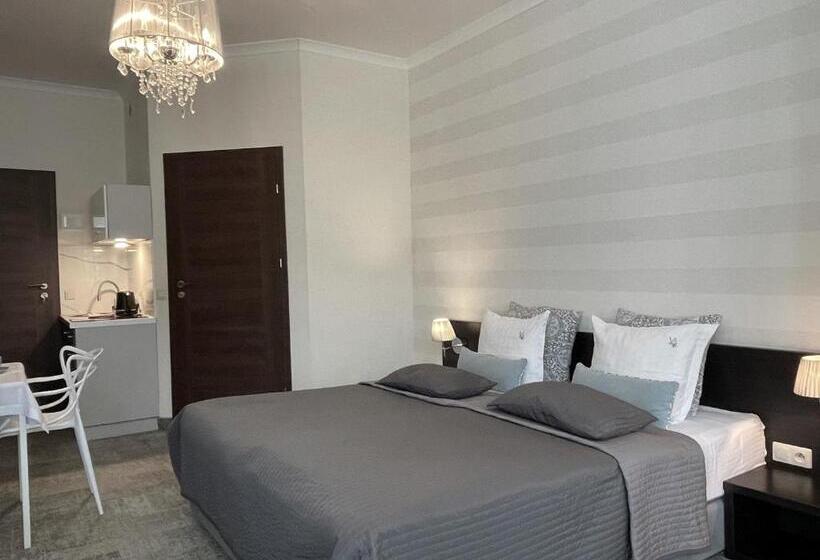 اتاق خانوادگی, Villa Aronia