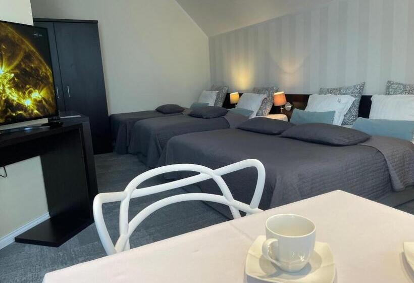 اتاق استاندارد چهار تخته, Villa Aronia