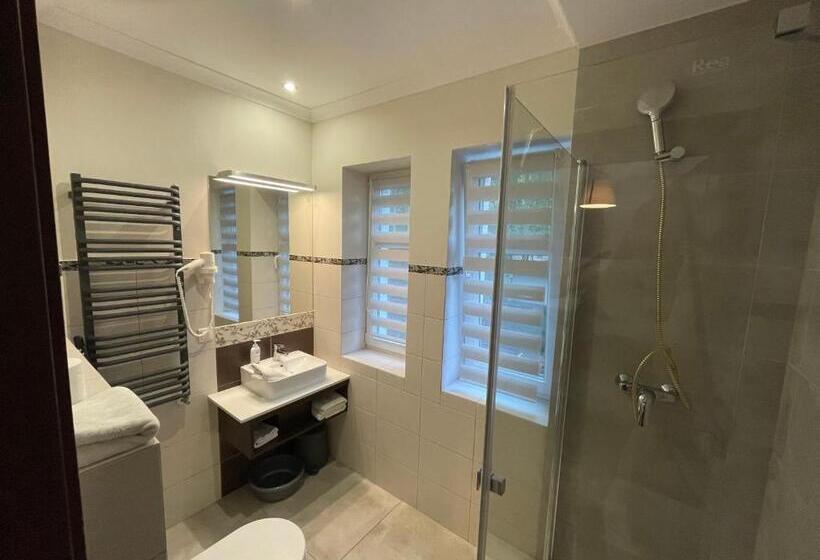 اتاق استاندارد سه نفره, Villa Aronia