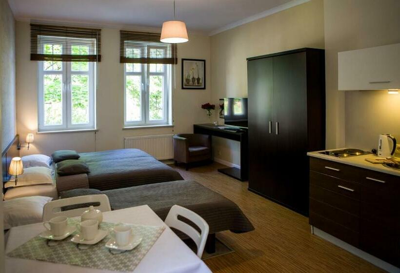 اتاق استاندارد سه نفره, Villa Aronia