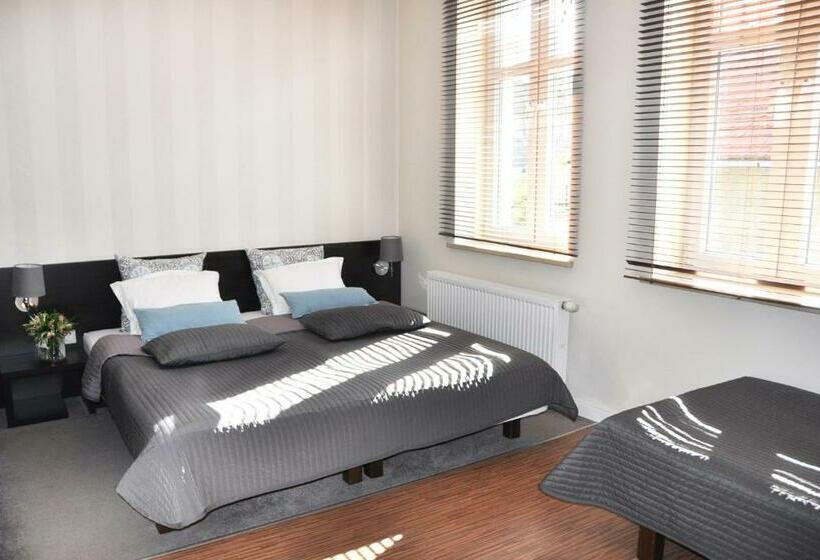 اتاق استاندارد سه نفره, Villa Aronia