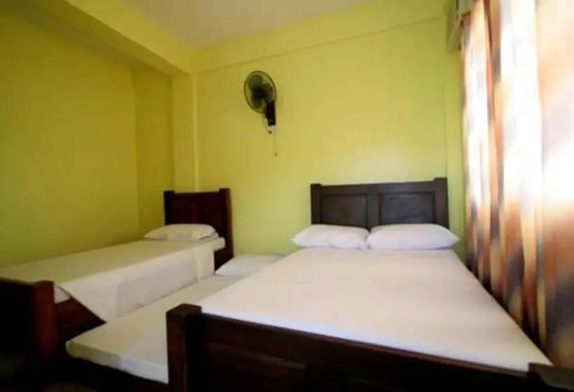Standard Neljän Hengen Huone, Luis Bay Travellers Lodge
