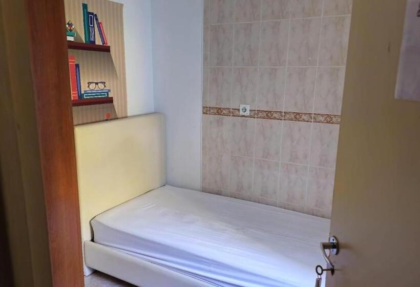اتاق استاندارد یک نفره, Brother S Rooms