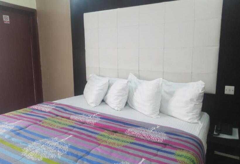 سوییت اجرایی, Alluring View Hotel   Toyin Sreet