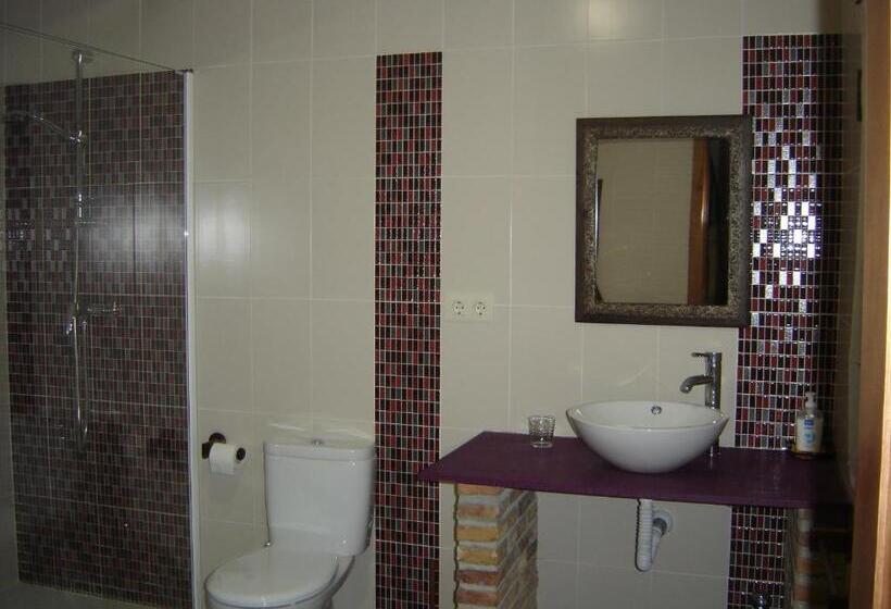 اتاق استاندارد با سرویس بهداشتی مشترک, Agroturismo  La Bardena Blanca Ii