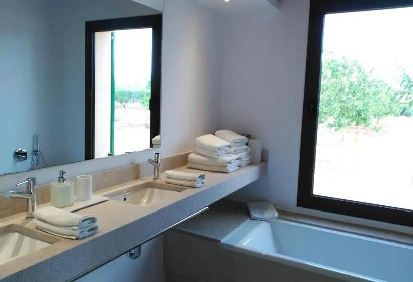 Bungalow Deluxe, Son Capellot