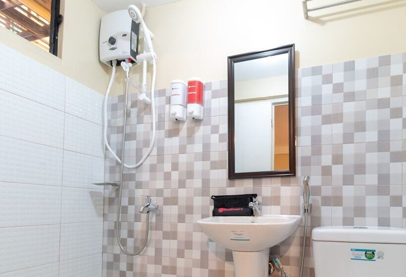 اتاق خانوادگی, Reddoorz Near Pnr Espana Station