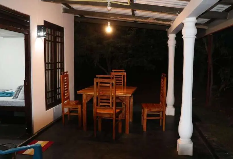Perhehuone, Ceylon Wilpattu Safaris & Lodging