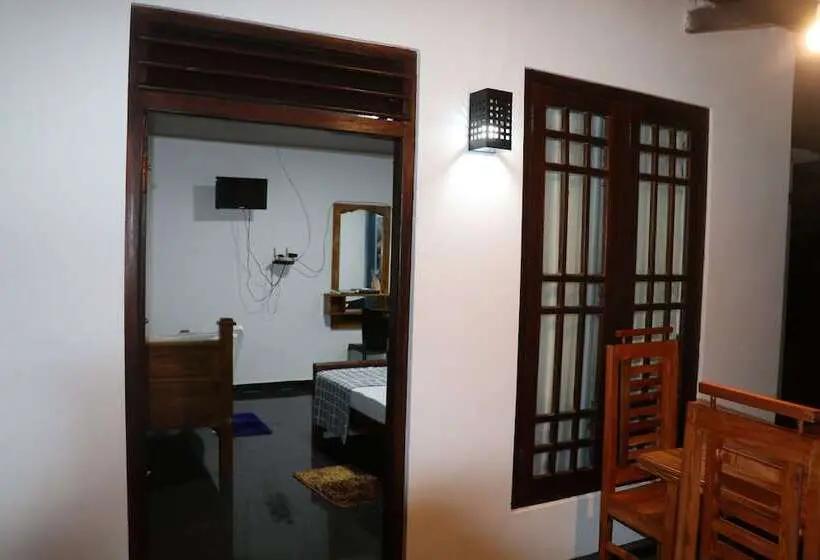 Perhehuone, Ceylon Wilpattu Safaris & Lodging