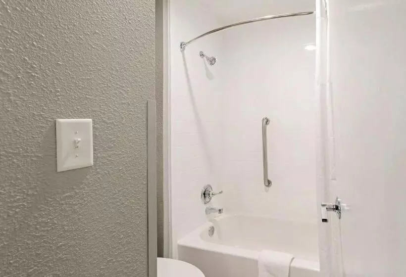 キングサイズベッドのスタンダードルーム, Best Western Plus Magnolia Inn & Suites