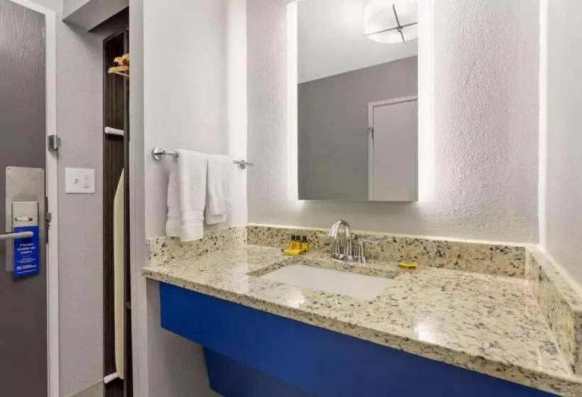 キングサイズベッドのスタンダードルーム, Best Western Plus Magnolia Inn & Suites