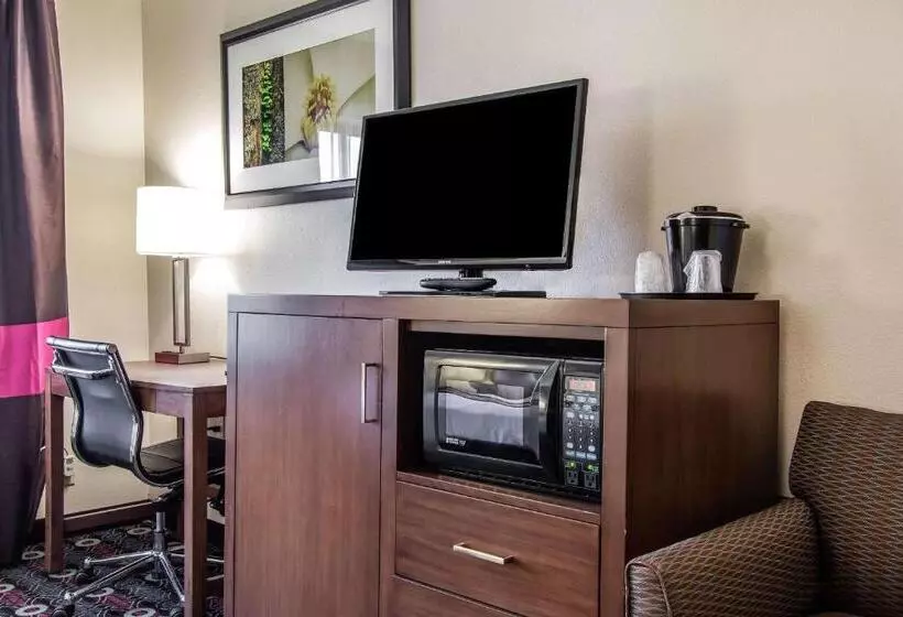 Standard-invahuone, Comfort Inn Midtown