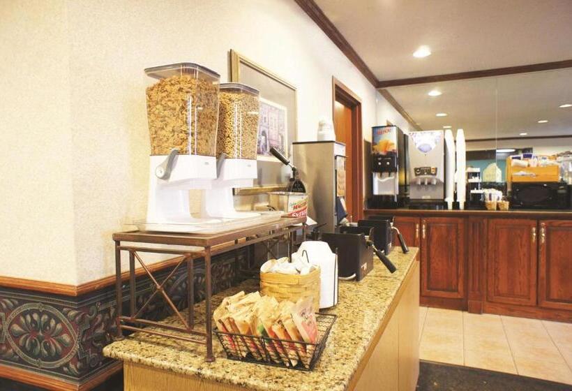 חדר דחוקס עם מיטת קינג, La Quinta Inn By Wyndham Indianapolis Airport Executive Dr