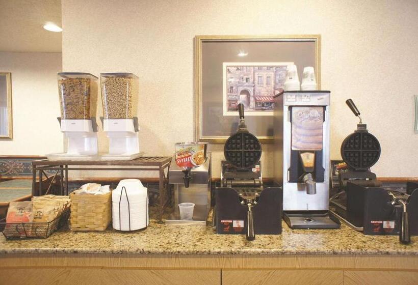 Standard Studio, La Quinta Inn By Wyndham Indianapolis Airport Executive Dr