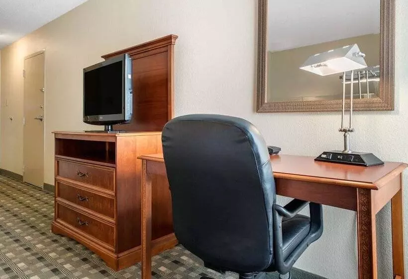 ２ダブルベッドのスタンダードルーム, Quality Hotel Conference Center Cincinnati Blue Ash