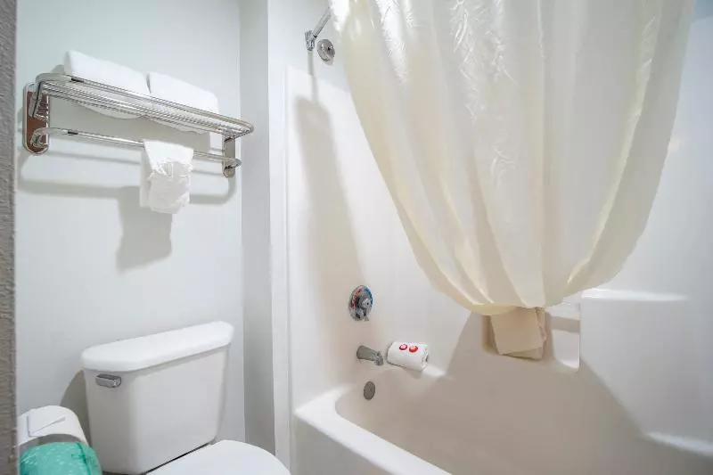 سوییت جونیور, Rodeway Inn Houston North Greenspoint