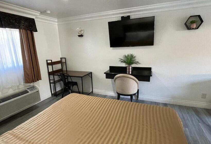 스탠다드 룸 킹사이즈 침대, Rodeway Inn