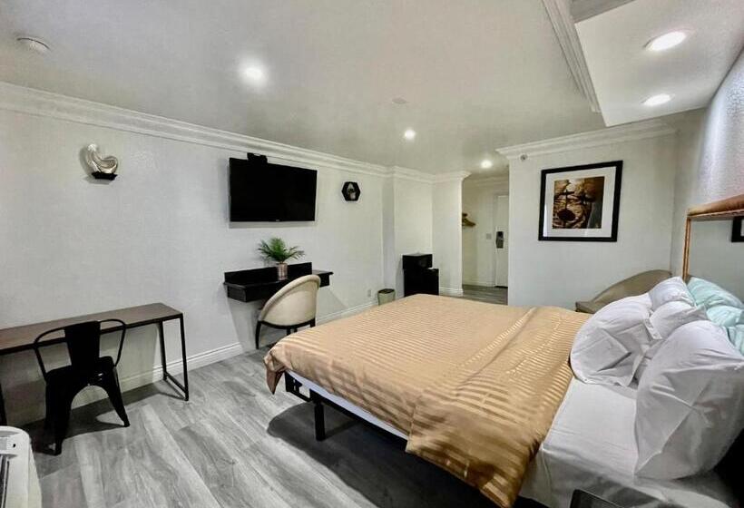 스탠다드 룸 킹사이즈 침대, Rodeway Inn